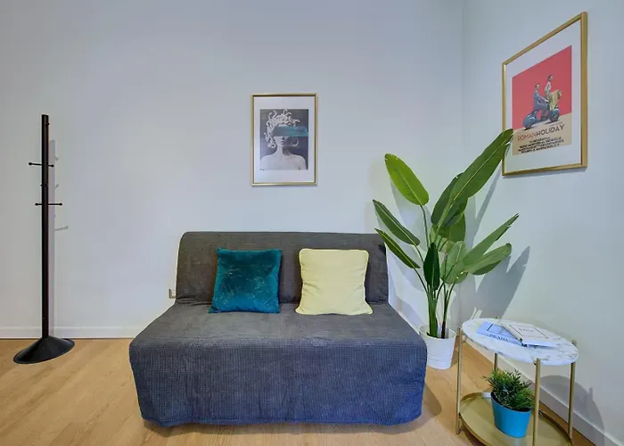 Modern Art San Giovanni Apartment
